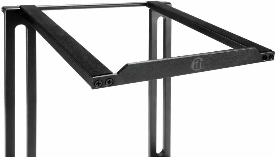 Alternative text - Adam Hall